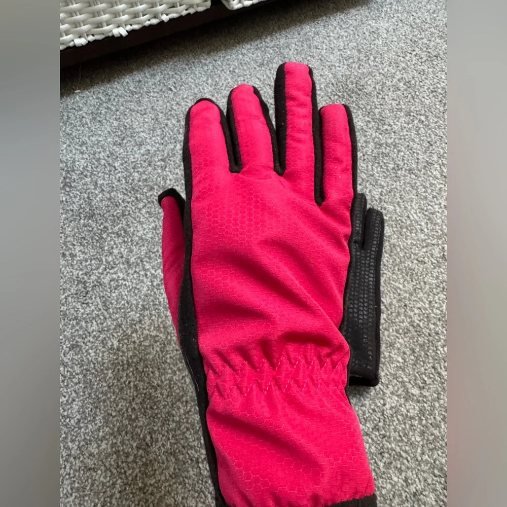 ISOTONER Womens Smart touch Bright Pink BlackTrim Gloves touchscreen compatible - Picture 4 of 6
